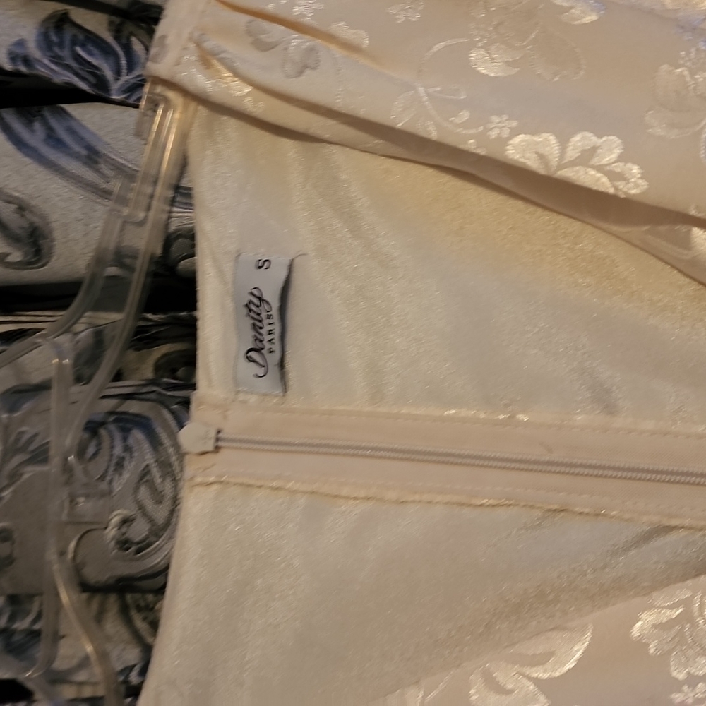 Dress - Picture 2 of 6